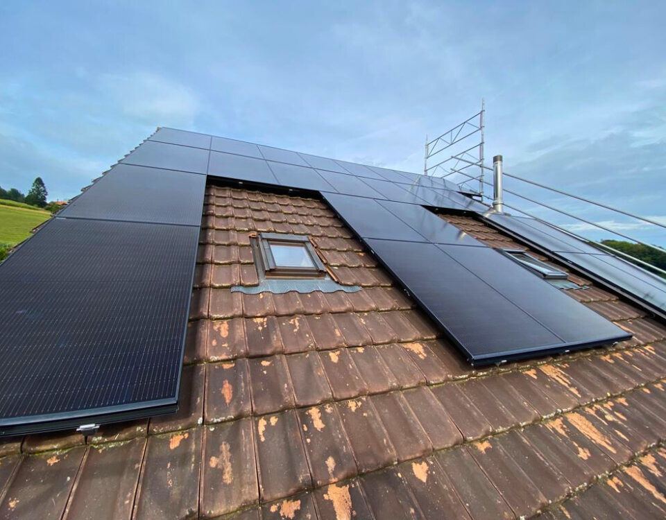 Top Sun Energy - Installations de panneaux photovoltaïques, pompes à chaleur, batteries de recharge, couvert photovoltaïques, bornes de recharge électriques, en Suisse